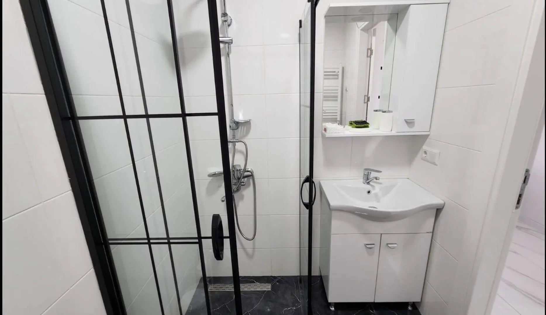 Lela Apartment Angisa